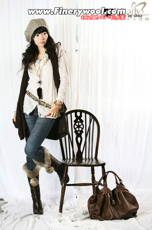 无袖长款<em>开衫毛衣</em>的层次感和色彩感<em>搭配</em>技巧_