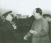 1959年9月,毛泽东会见中国人民解放军第二十一兵团司令员陈明仁上将。