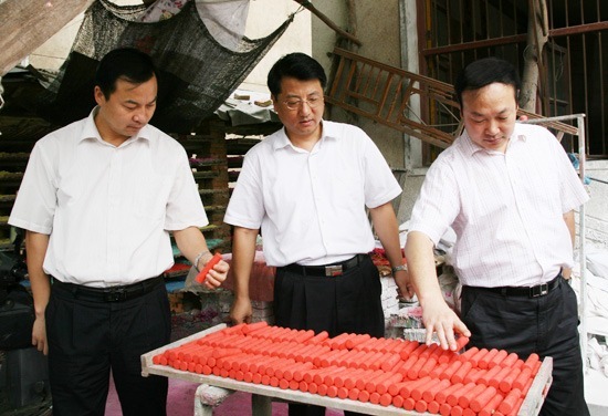 湖北卫视新闻联播:独家报道小粉笔出口国际市