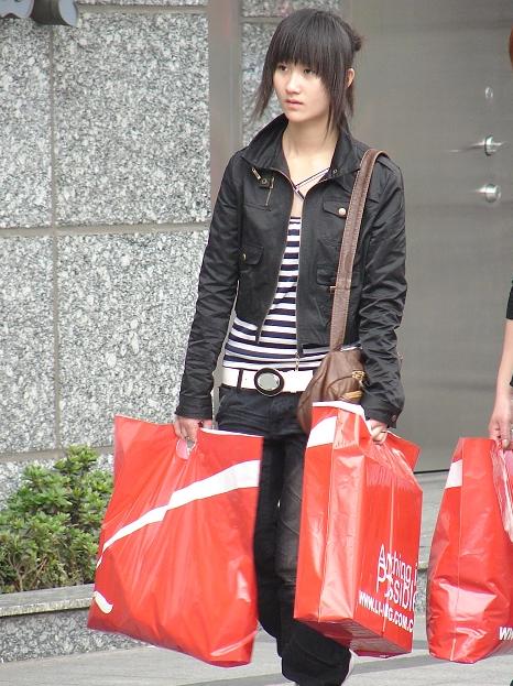 上海美女MM街头a美女随拍,看了别流口水-镣铐图片夏日被枷锁图片