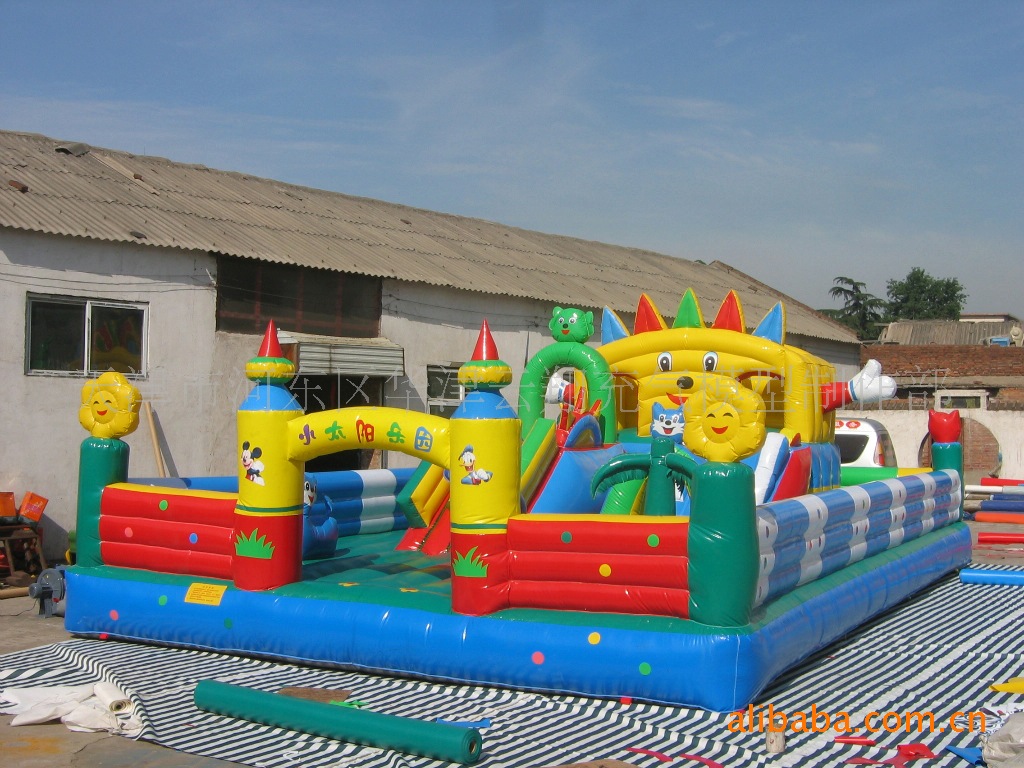 运动跑道、人造草坪-供应天津大型充气足球场