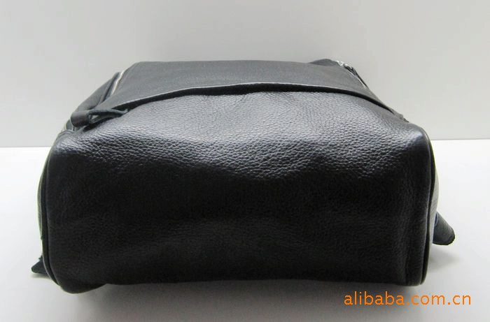 新款时尚休闲高档真皮<em>女士</em>手提双肩<em>背包</em>包<em>批发</em>