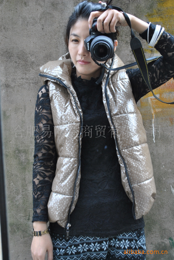 古泥原单 新款女款<em>亮面</em>面包<em>连帽马甲</em> 88.00、8