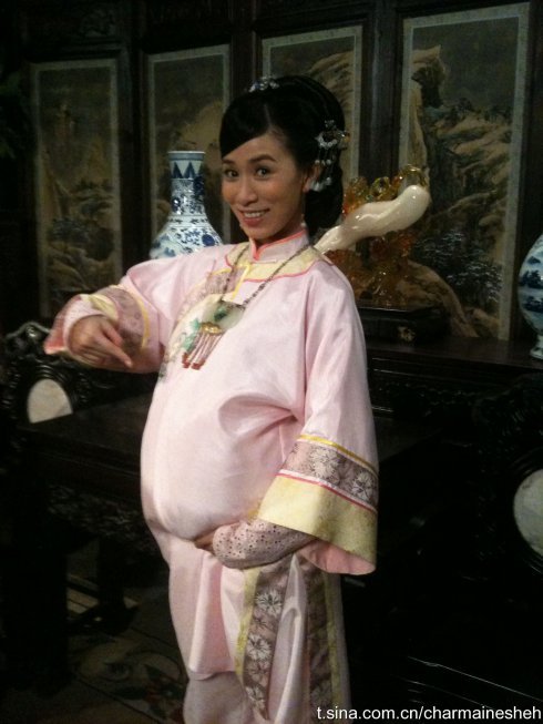  佘诗曼微博 私照大曝光 搞怪表情超可爱! - 阿里