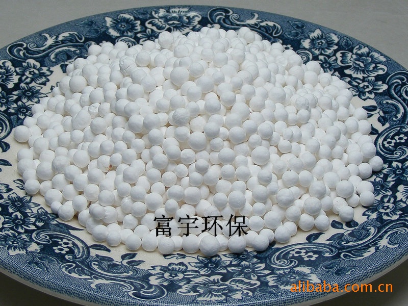 活性氧化铝具有许多毛细孔道,表面积大,可作为吸附剂,干燥剂及催化剂