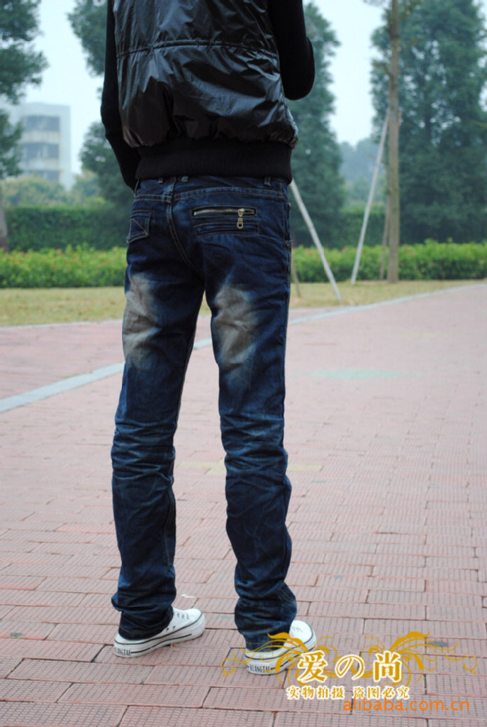 2010新款韩版深蓝女式牛仔裤直筒褶皱猫爪批
