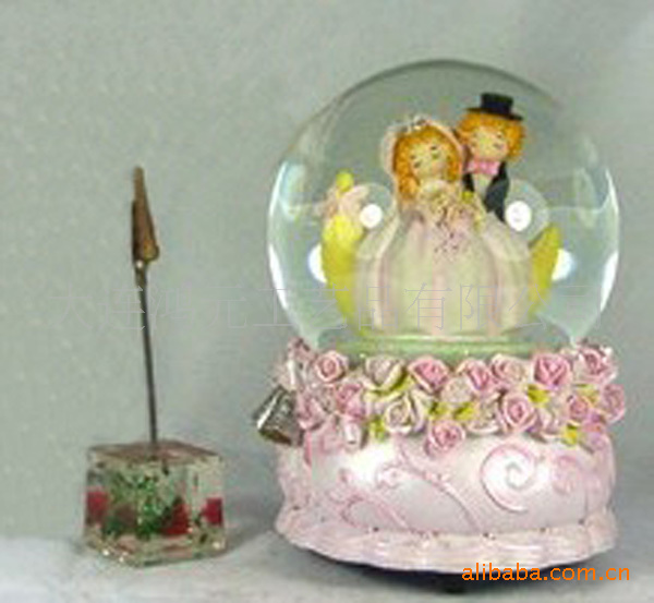 批发树脂浪漫婚庆水晶球音乐盒\/树脂水晶球音