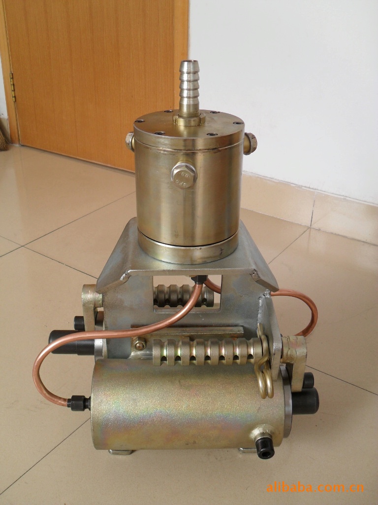 三垂头气动筑炉机-潍坊天成铸造材料有限公司