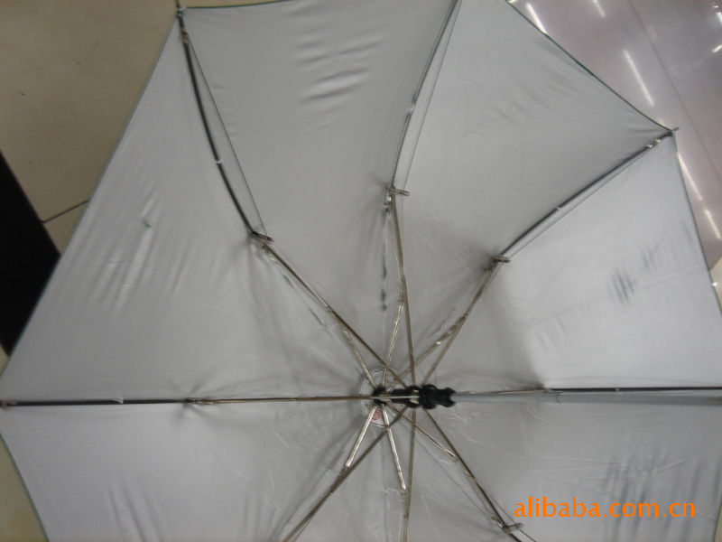 大量供应雨伞,二折伞,二折自动碰织布雨伞