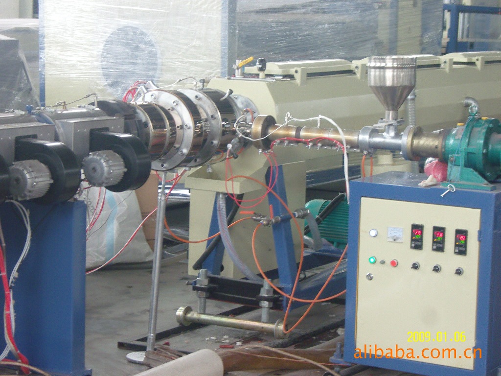 塑料挤出机-PVC PE PPR管材生产线-塑料挤出