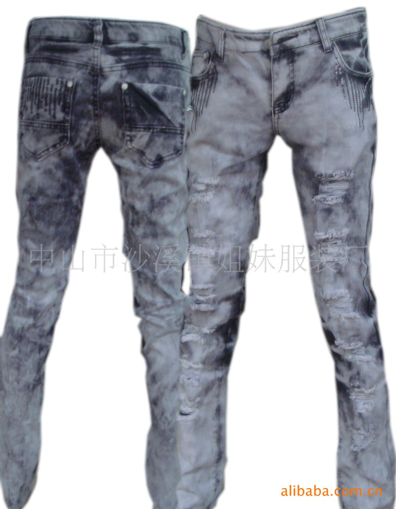 破洞都是今年很流行的弹力牛仔裤,破洞都是今