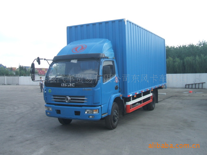 东风多利卡3.5米厢式货车