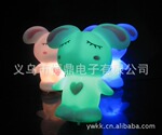 小量混批 流氓兔卡通小夜灯 七彩小夜灯批发地摊夜市 搪胶塑料