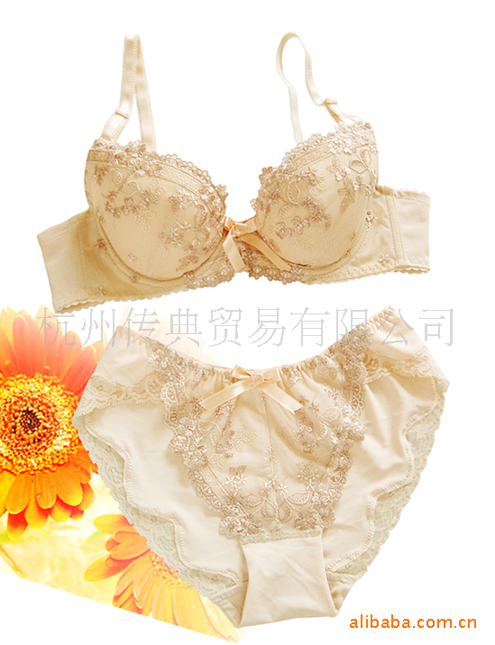 批发优质日单内衣少女<em>文胸</em> 采用<em>日本</em>进口<em>刺绣</em>