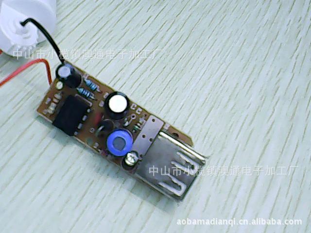 【折叠车载充电器,USB接口,5V\/2A,外观时尚,厂