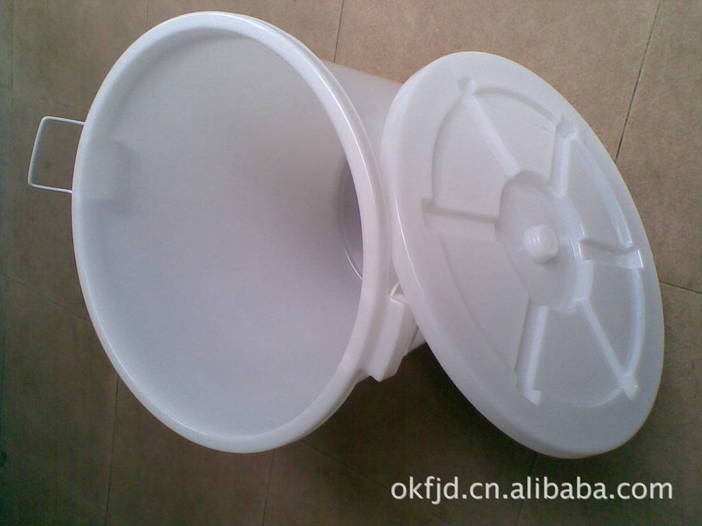 【供应300升大白桶 全新HDPE料注塑 价格优惠