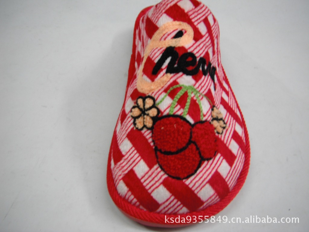 【批发供应新款吹气 家居鞋 包跟毛拖鞋【足球