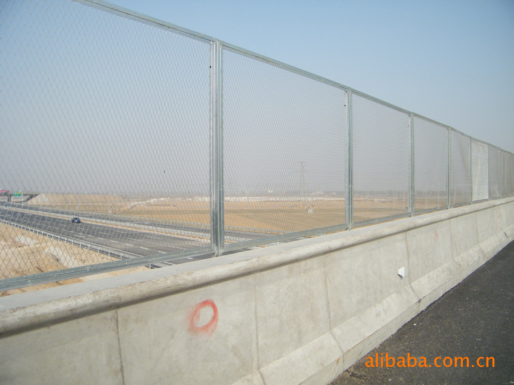 博连路桥供应运动场围栏、铁路护栏网、高速护