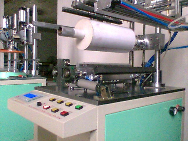 厂家自产PVC全自动折盒机PET半自动胶盒机