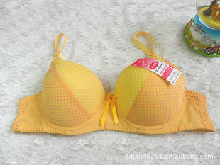<em>厂家直销</em>,订做外贸文胸,大量<em>低价文胸批发</em>,大尺