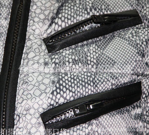 【多口袋户外军装风蛇纹防寒<em>保暖</em>羽绒背心<em>马甲</em>