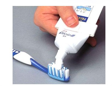 【茶花牌两枚装挤膏器\/挤牙膏器】