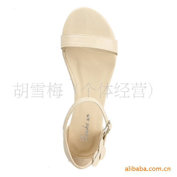 低跟简约包跟花朵装饰搭扣<em>休闲女凉鞋</em>子 罗马