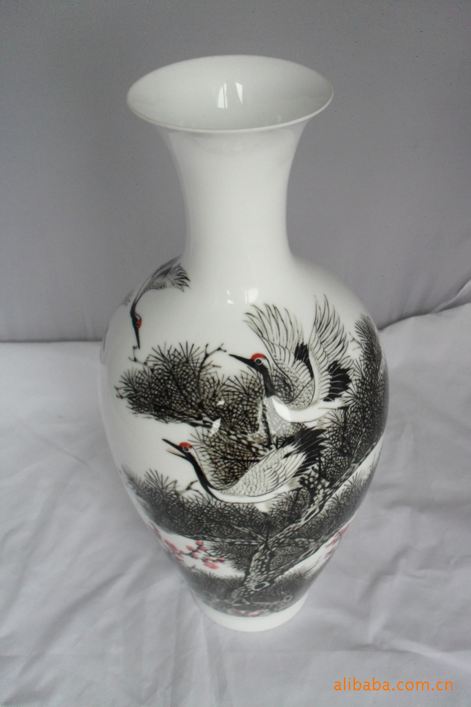 供应孙新水老师作品 松鹤延年长颈梅瓶,国家级大师作品