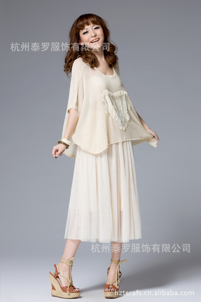 <em>休闲</em>可爱<em>女生</em>版 <em>宽松</em>蝙蝠衫外搭薄<em>款毛衣</em>图片