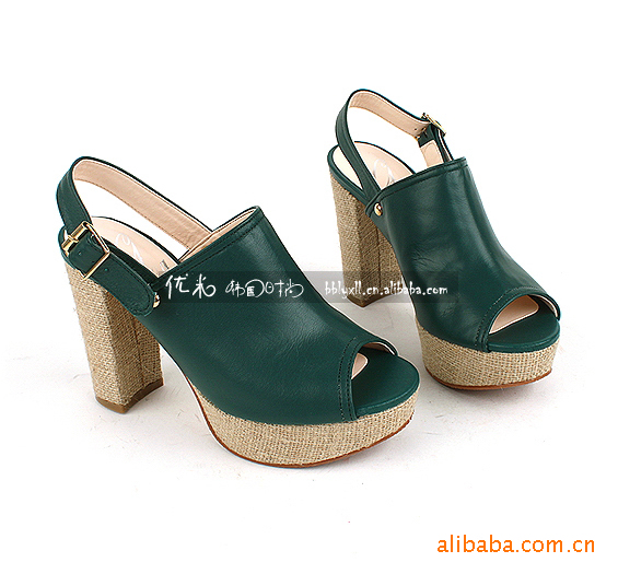 韩国进口品牌<em>Ggg</em> 真皮凉鞋纯色<em>女鞋</em>粗跟水台