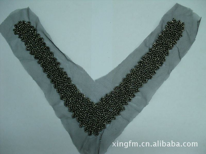 服装饰品-提供V形亚克力领 铁链圆领 钉珠衣领