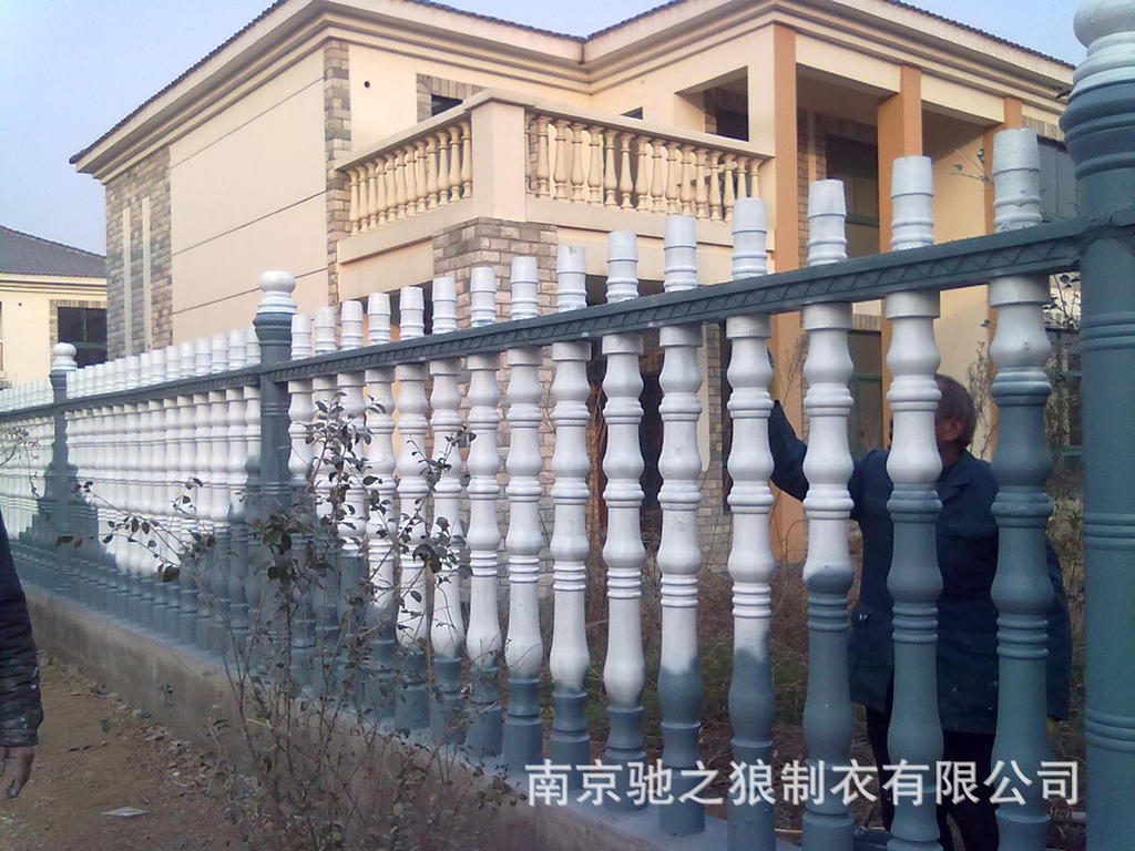 长期供应水泥艺术护栏,阳台护拦,罗马柱