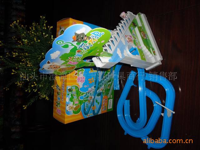 【喜羊羊轨道滑梯 电动跳豆轨道 电动QQ企鹅 