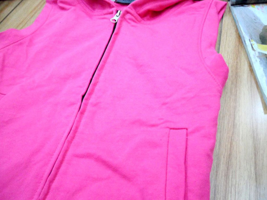 【<em>批发</em>供应<em>纯棉</em>女式运动<em>马甲</em> 拉链式开衫带帽