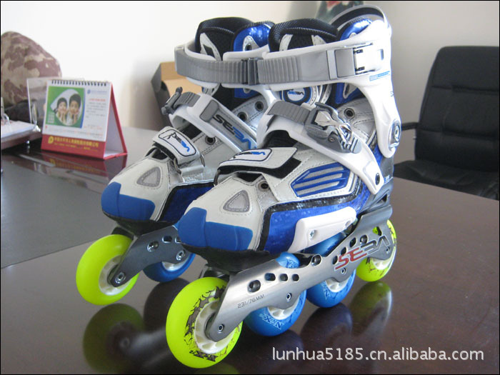 【厂家批发2012新款佐斯达轮滑鞋 高校 轮滑鞋