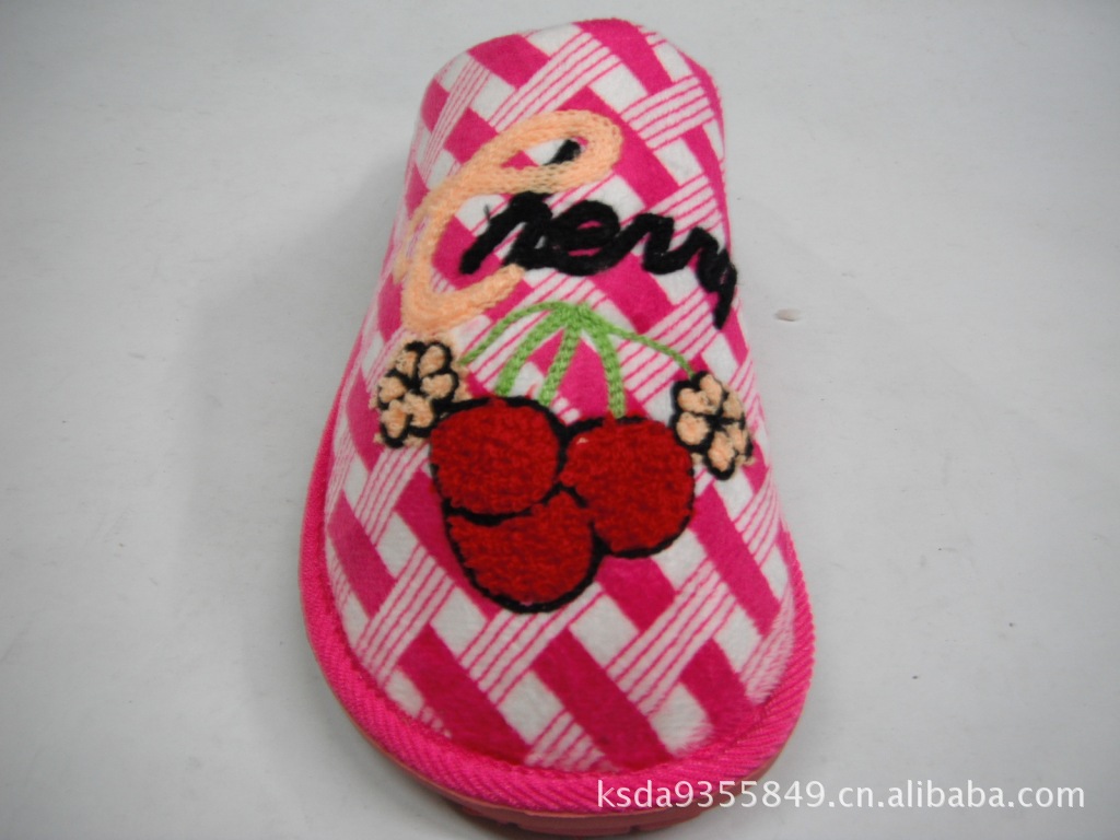 【批发供应新款吹气 家居鞋 包跟毛拖鞋【足球