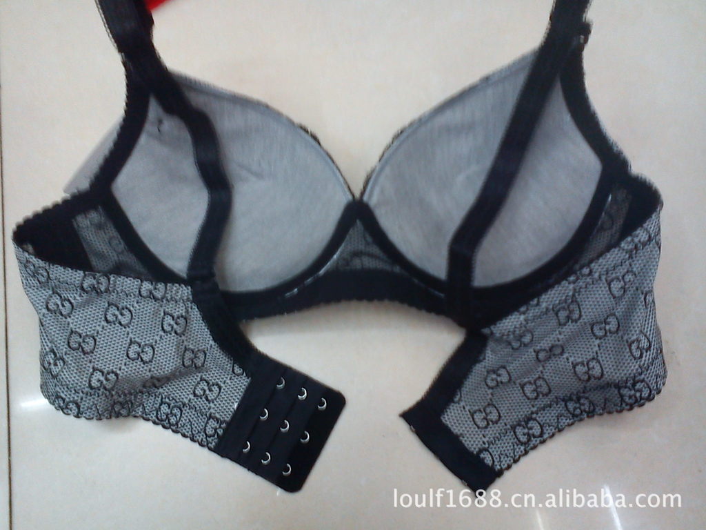 批发v型<em>水芙莲</em>竹炭纤维抗菌三排扣性感<em>文胸</em> - 