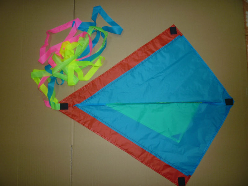 【制作精美图案的广告三角风筝,图案可印国旗