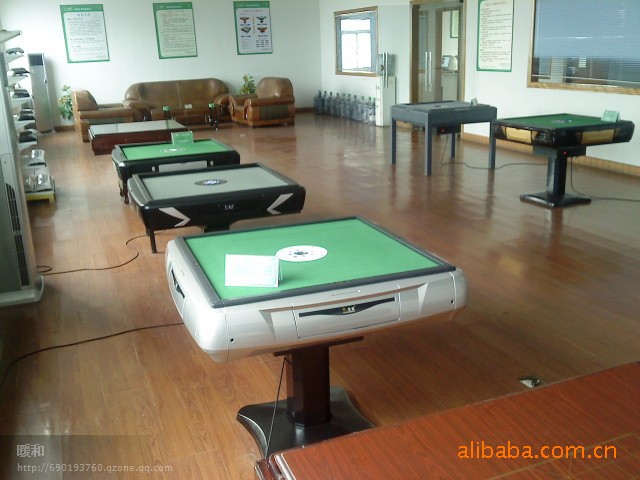 【四口、八口、超薄麻将机批发开店轻松赚钱】