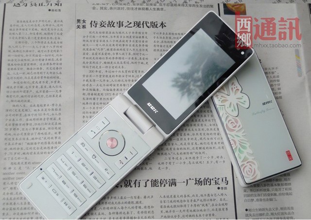 2011新款时尚音乐手机 女性青韵化蝶i606翻盖手机