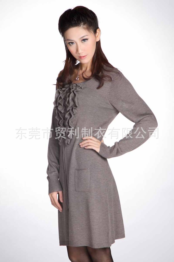 【<em>品牌特价</em>2013<em>羊绒</em>衫波浪褶<em>长款</em>全棉针织衫