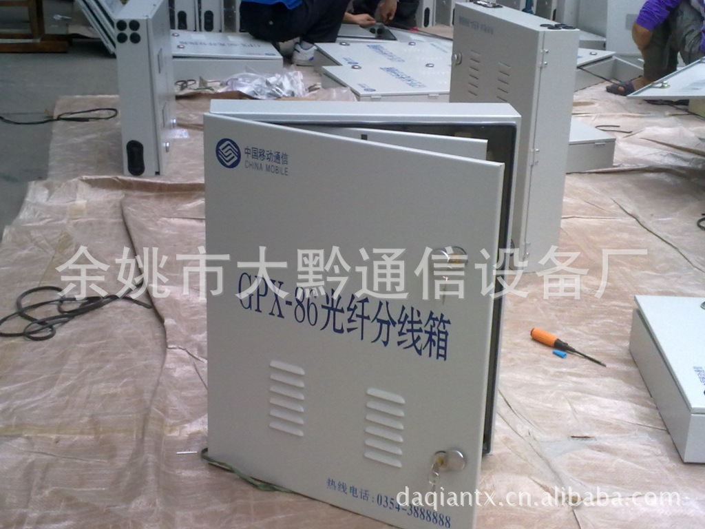 壁挂式光纤光缆分线箱(光纤光缆分线箱)直销工厂大黔通信