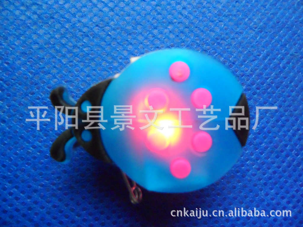 【自厂研发生产PVC徽章滴胶胸章正品低kipling别针代购图片