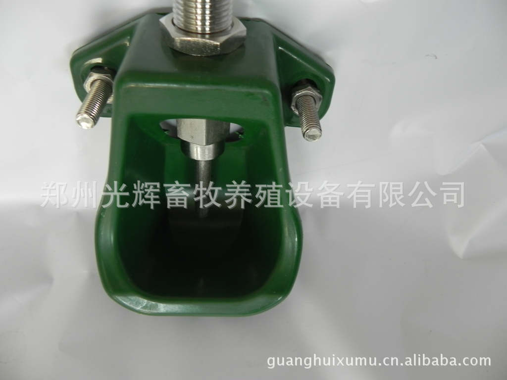 饮水图片用母猪碗猪场,母猪饮水用猪场碗图片指压式v饮水桶图片