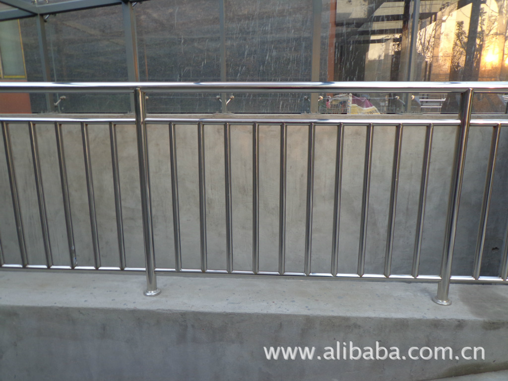 专业制作不锈钢围墙栏,不锈钢护栏设计安装