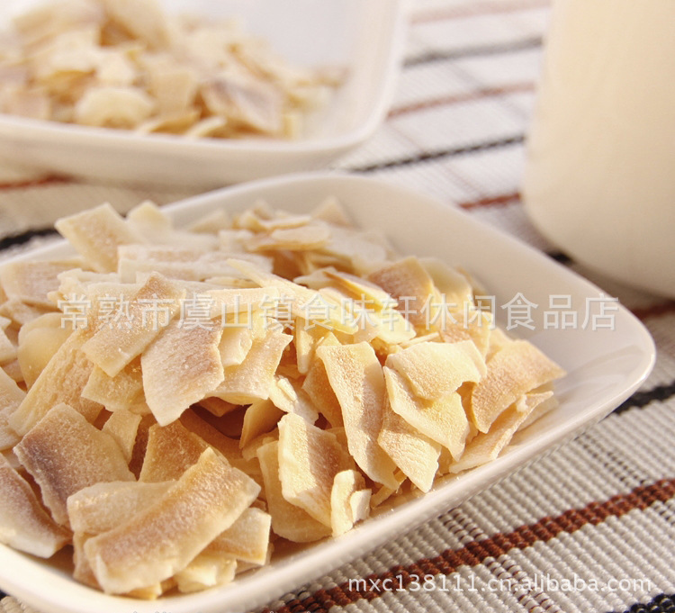 泰國(guó)蘇梅SAMU香酥椰子片 紅色、綠色兩種包裝，40g/包，80包/箱