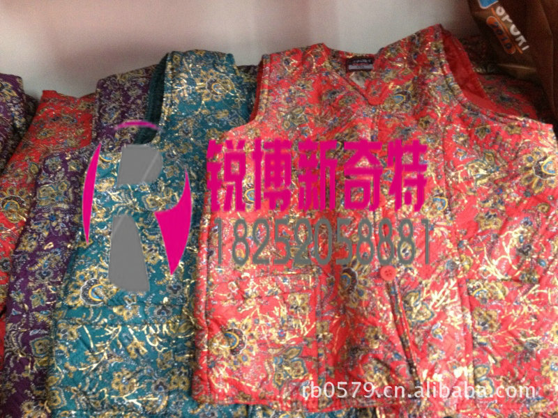 <em>地摊</em>热销老太太<em>马甲</em> 早市老年人棉背心 庙会赶