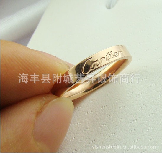 低价批发 钛钢时尚 韩款<em>戒指</em> 简单款 玫瑰<em>金戒指</em>