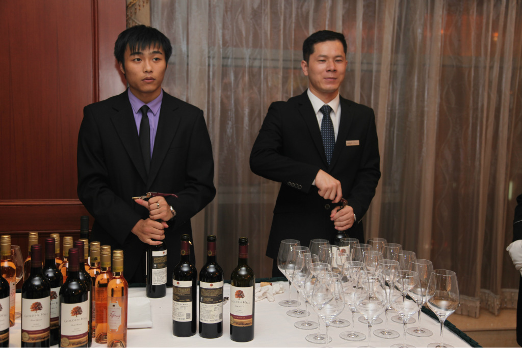 为什么客户永远是对的(图片是公司的同事,文字