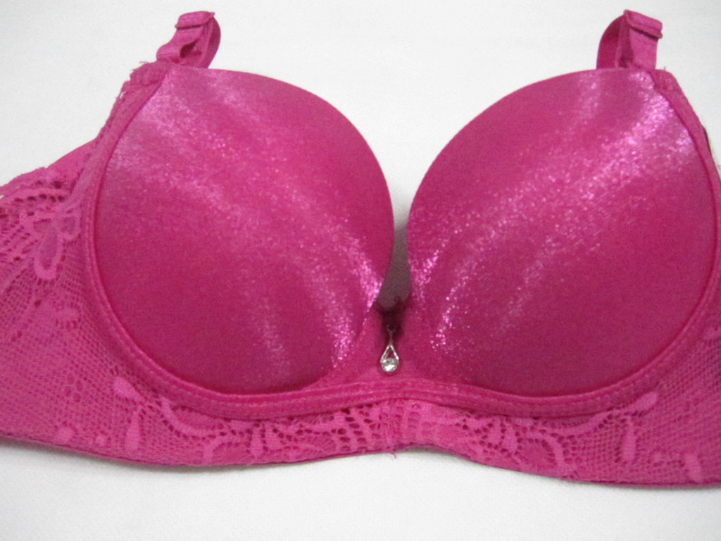 【热销 一片式性感无痕光面内衣<em>蚕丝</em>薄杯 <em>品牌</em>